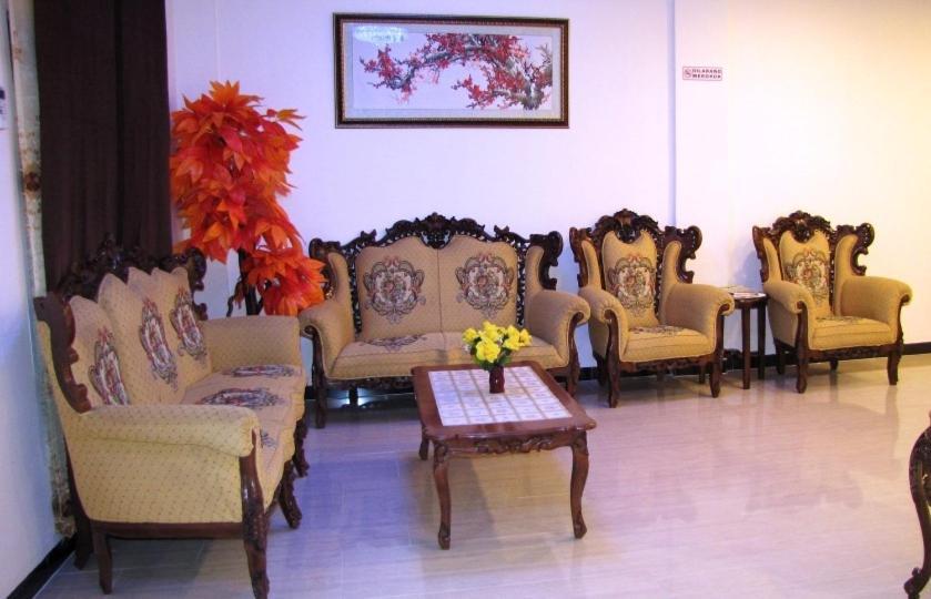 Hotel Mitra Garden Pangkal Pinang Buitenkant foto